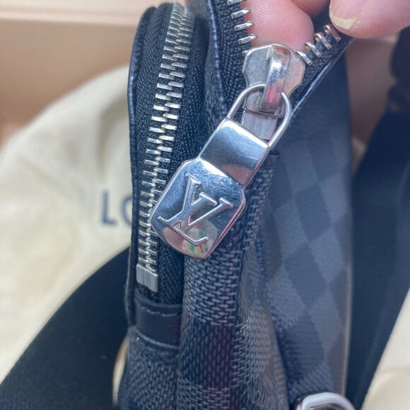 Authentic Louis Vuitton Avenue Damier Graphite Sling Bag - Picture 6 of 8